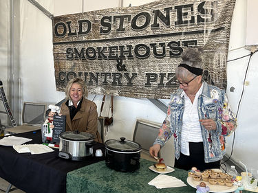 <b>Old Stones Pizza</b>