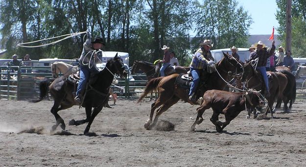 Team Ropers. Photo by Pinedale Online.
