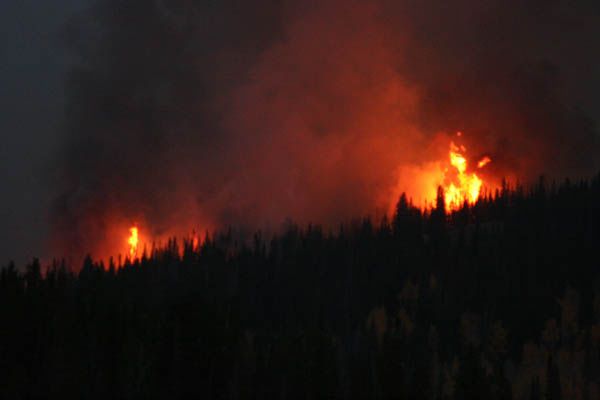 Huge flames. Photo by Clint Gilchrist, Pinedale Online.
