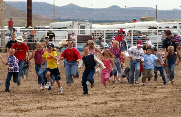 Calf Scramble. Photo by Clint Gilchrist, Pinedale Online.