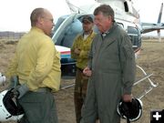 Governor visits fire. Photo by Christine Smith, Dubois Frontier..