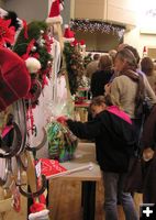 Looking at all the wreaths. Photo by Dawn Ballou, Pinedale Online.