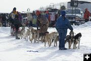 John Wood team lines up. Photo by Cat Urbigkit, Pinedale Online.