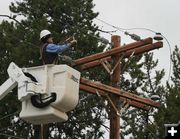 Repairing lines. Photo by Dawn Ballou, Pinedale Online.