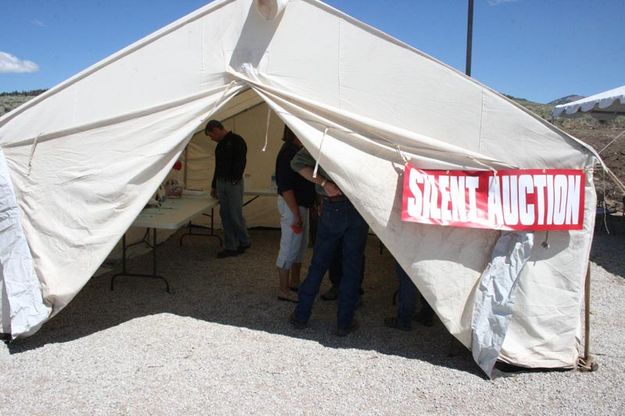 Silent Auction Tent. Photo by Dawn Ballou, Pinedale Online.