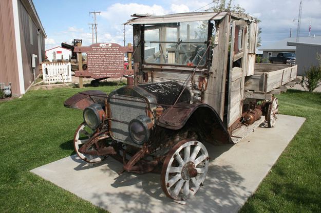 Old Mail Truck. Photo by Dawn Ballou, Pinedale Online.