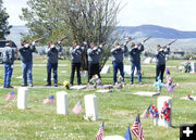 21 gun salute. Photo by Dawn Ballou, Pinedale Online.