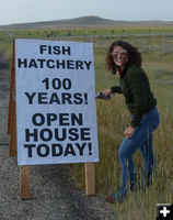 Sara puts up signs. Photo by Dawn Ballou, Pinedale Online.