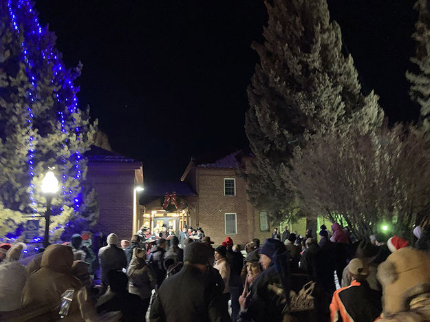 Waiting for the tree lighting. Photo by Dawn Ballou, Pinedale Online.