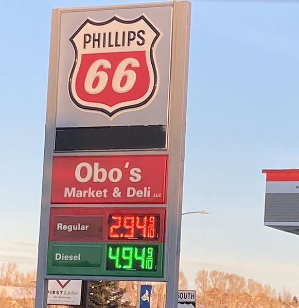 Gas prices in Pinedale. Photo by Dawn Ballou, Pinedale Online.