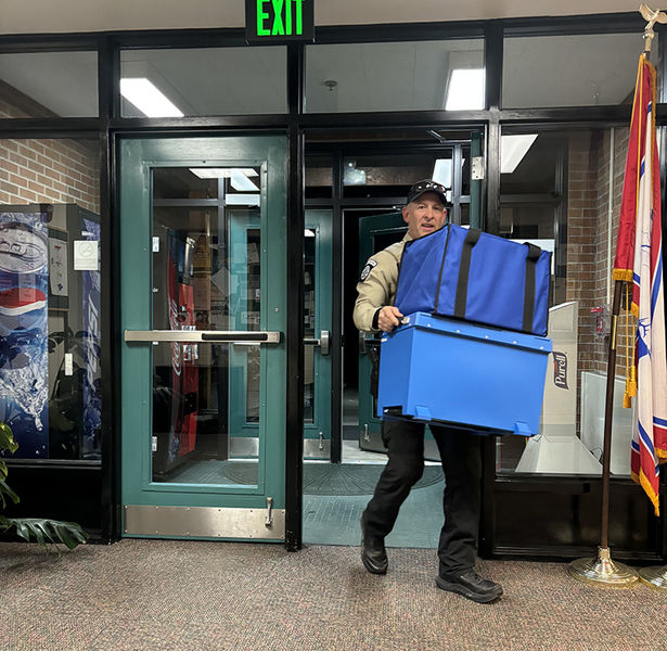 Bringing in the ballots. Photo by Dawn Ballou, Pinedale Online.